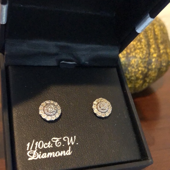 1/10 Carat TW Diamond Halo Stud Earrings - Picture 3 of 7